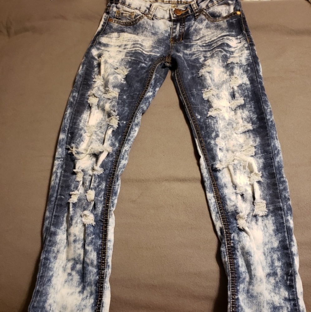 V.I.P JEANS siZe 12 factory distressed and torn